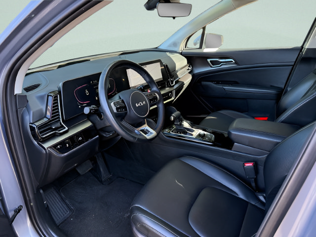 Used 2024 Kia Sportage EX AWD/4WD image 4