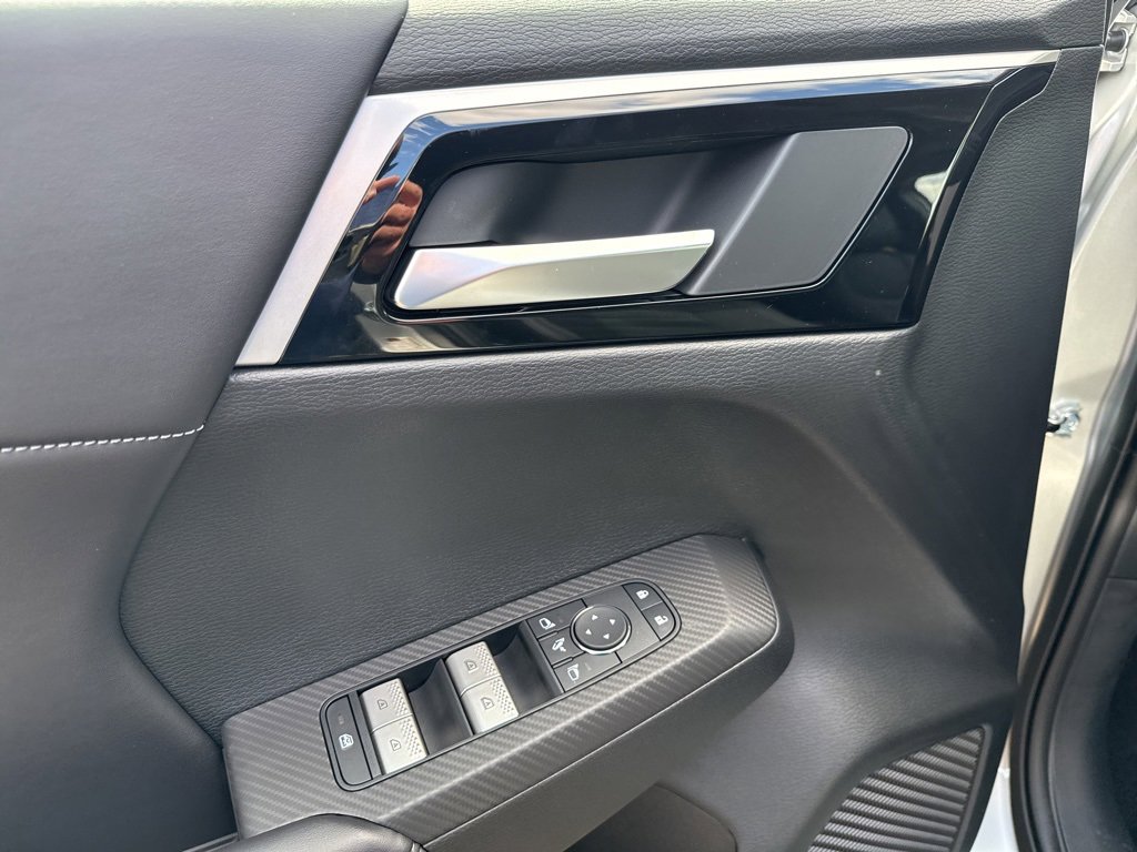 New 2025 Mitsubishi Outlander SE image 24