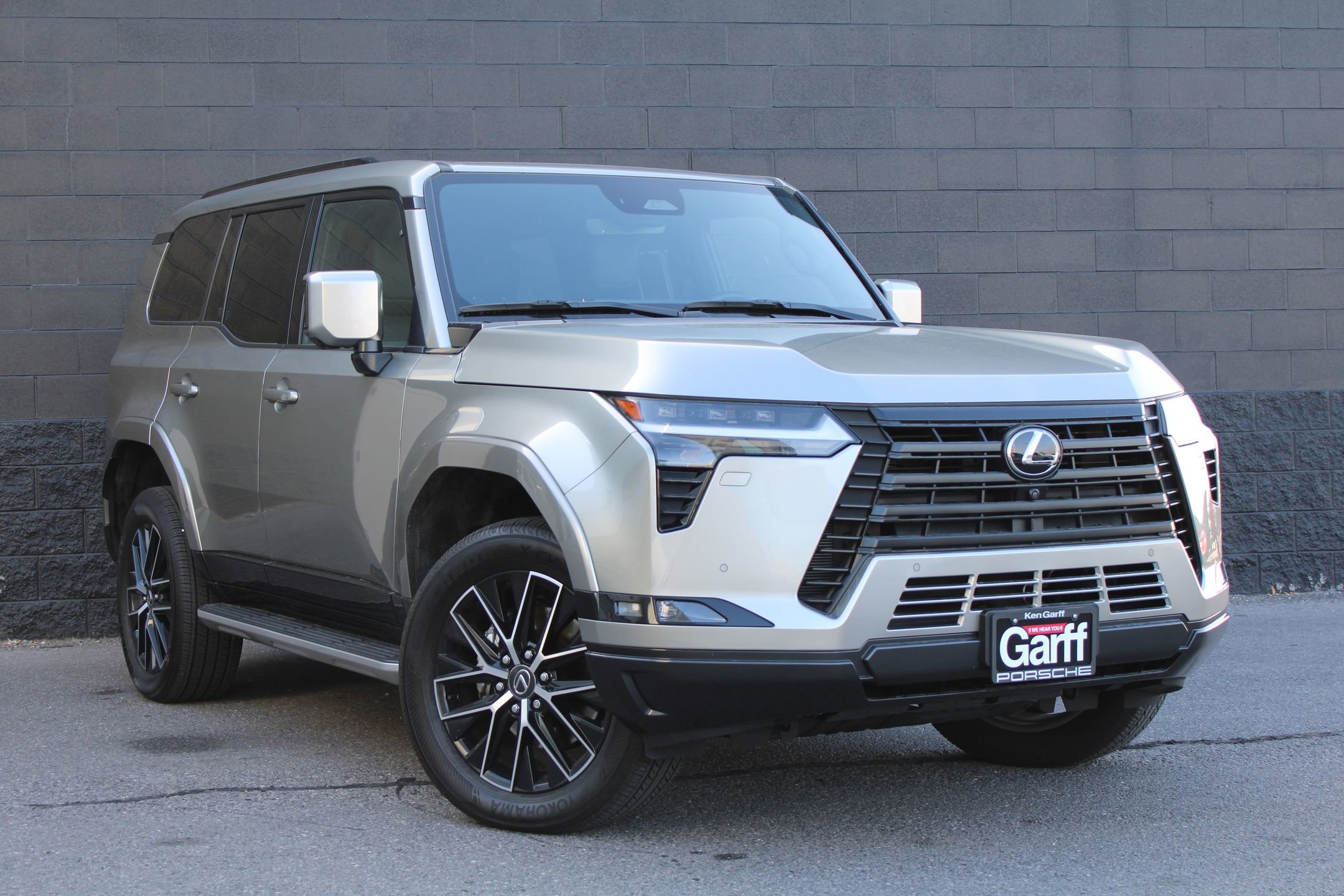 Used 2024 Lexus GX 550 image 3