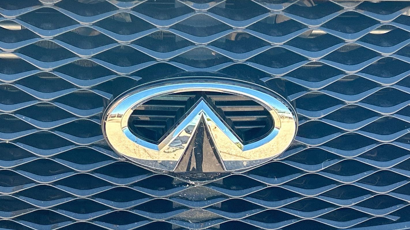 Used 2016 INFINITI QX80 4WD w/ Deluxe Technology Package image 18