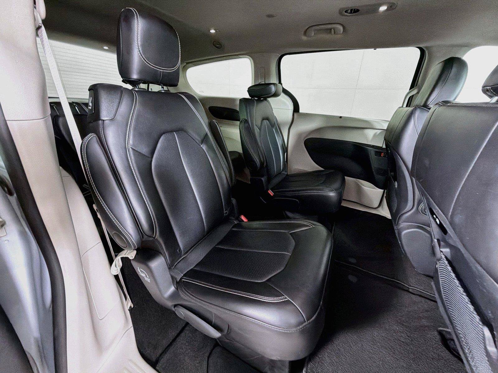 Used 2024 Chrysler Pacifica Touring-L FWD image 29