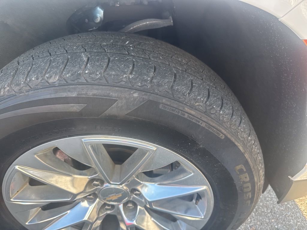 Used 2023 Chevrolet Suburban Premier image 9