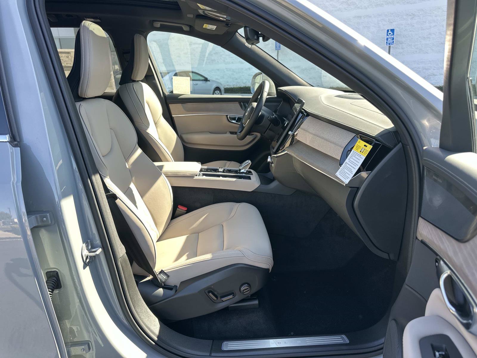 New 2026 Volvo XC90 T8 Plus w/ Protection Package Premier AWD/4WD image 21