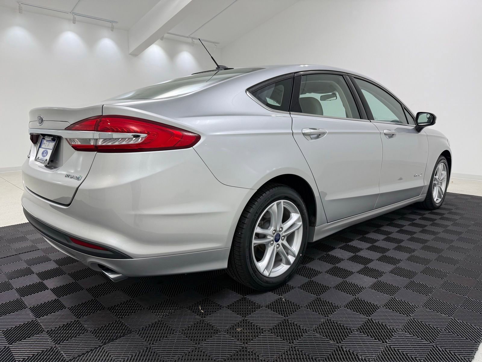 Used 2018 Ford Fusion S FWD image 10