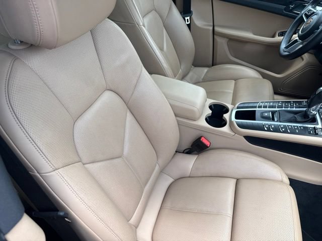 Used 2020 Porsche Macan AWD/4WD image 25