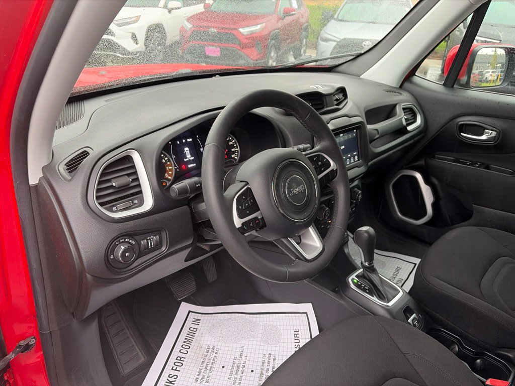 Used 2020 Jeep Renegade Latitude FWD image 24