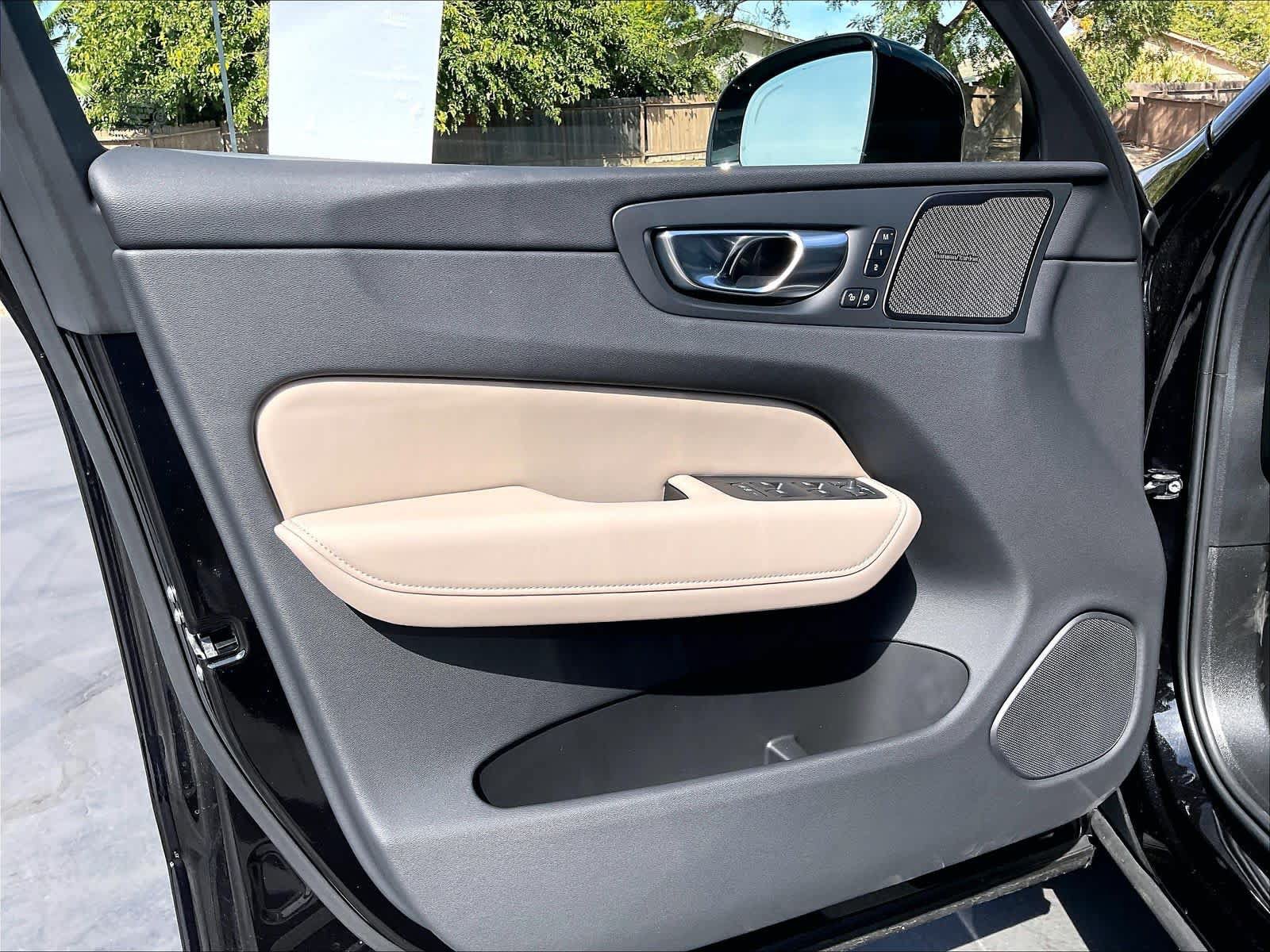 New 2027 Volvo XC60 T8 Plus AWD/4WD image 24
