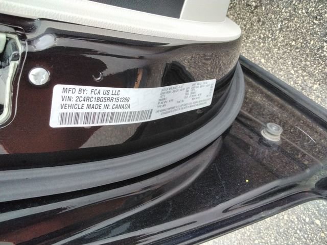 Used 2024 Chrysler Pacifica Touring-L image 13