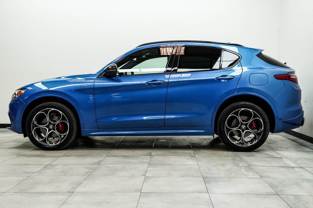 Used 2023 Alfa Romeo Stelvio Veloce AWD/4WD image 10