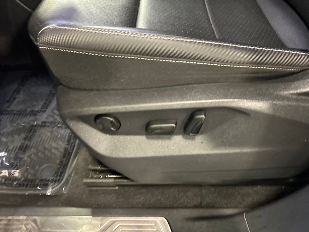 Used 2022 Volkswagen Atlas Cross Sport SE w/ Panoramic Sunroof Package image 17