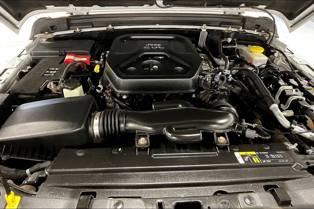 Used 2020 Jeep Wrangler Unlimited Sahara image 12