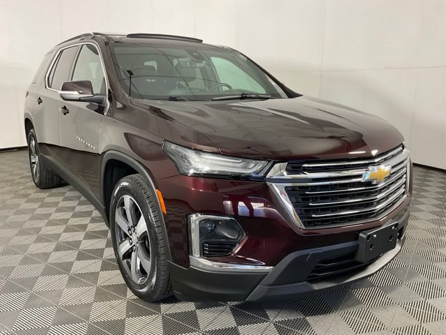 Used 2023 Chevrolet Traverse LT w/ LT Premium Package AWD/4WD image 3