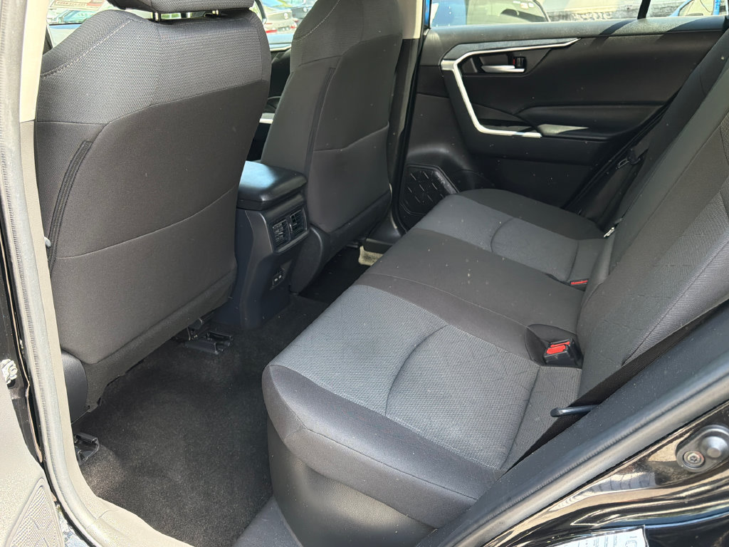 Used 2025 Toyota RAV4 XLE AWD/4WD image 17