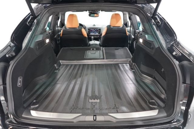 Used 2024 Maserati Levante Trofeo image 36