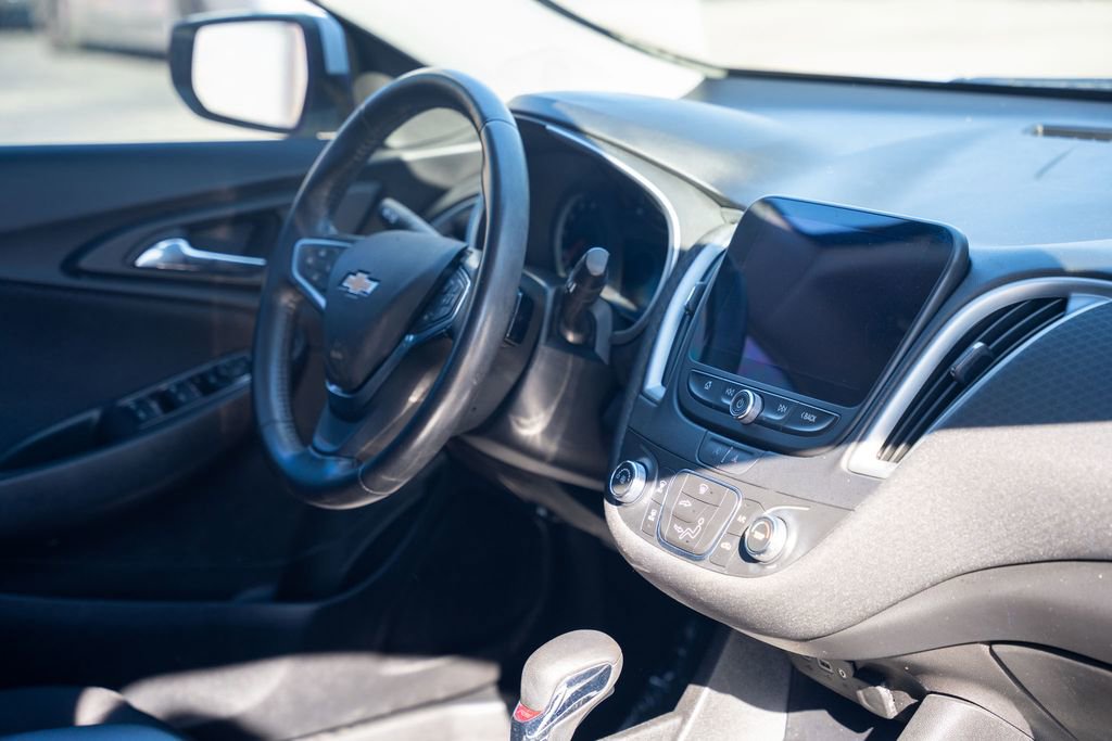 Used 2022 Chevrolet Malibu RS image 11