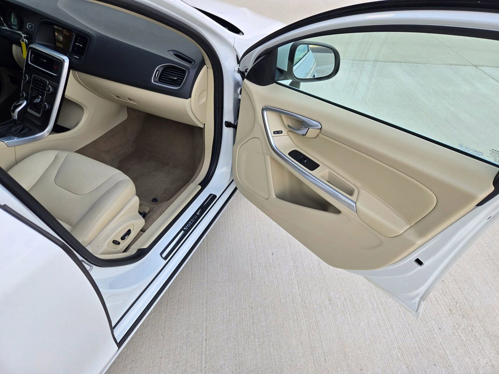 Used 2015 Volvo V60 T5 Premier image 17
