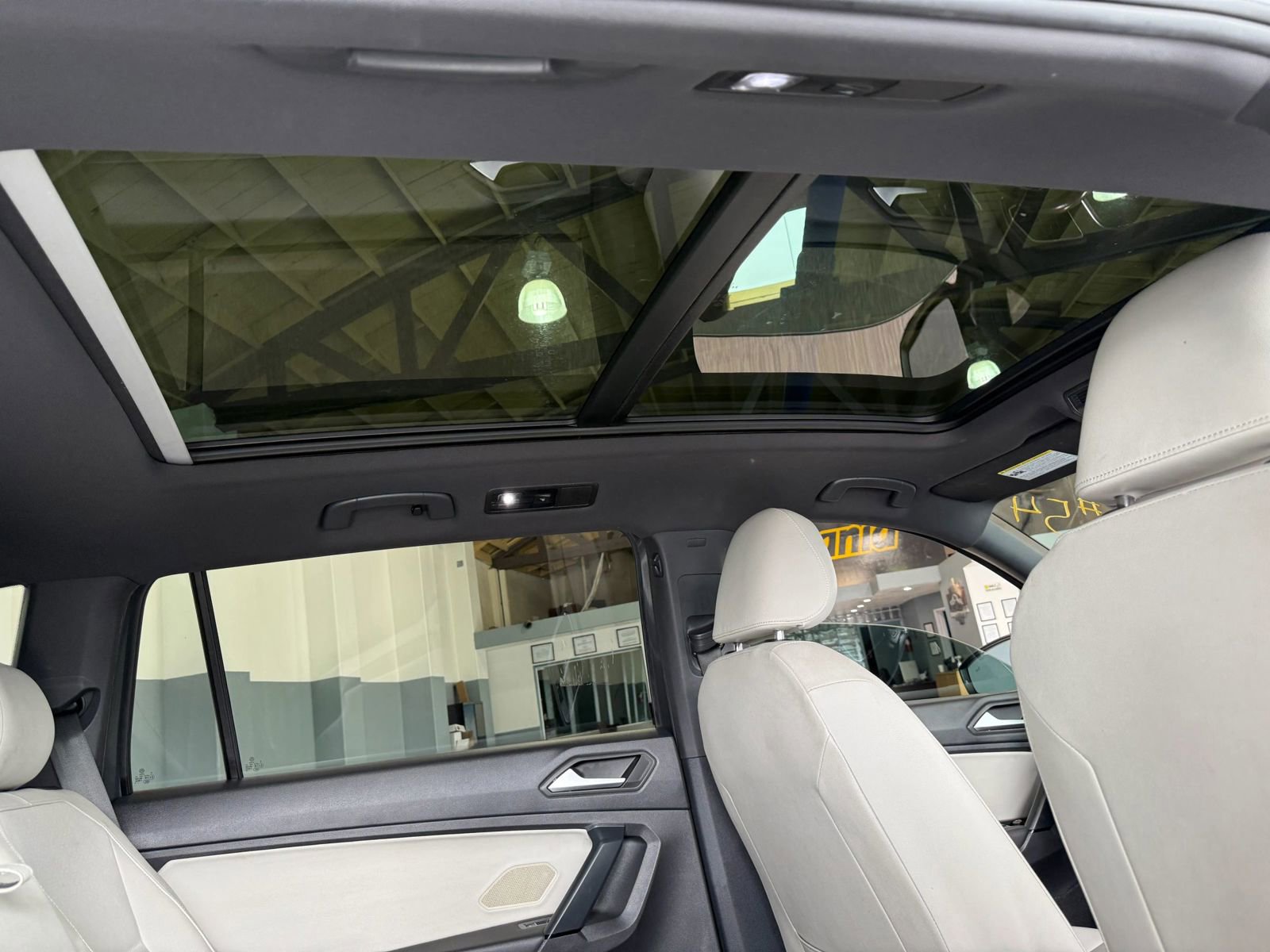 Used 2019 Volkswagen Tiguan SEL Premium R-Line FWD image 14