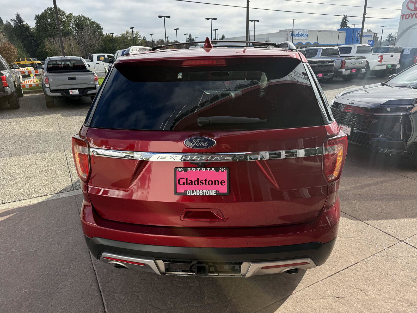 Used 2016 Ford Explorer XLT w/ Equipment Group 202A AWD/4WD image 5