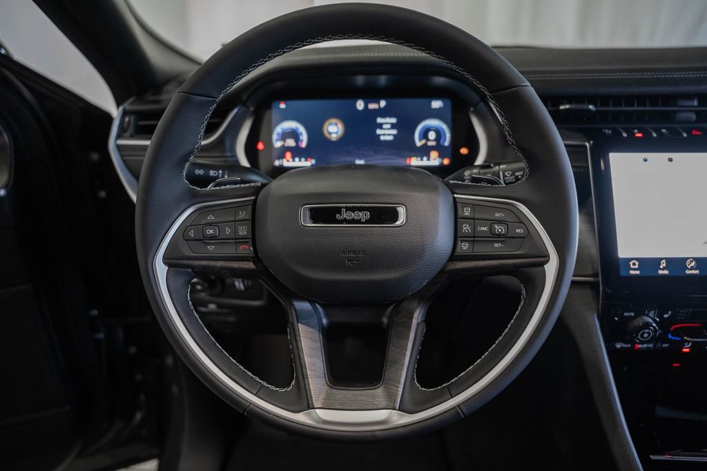 New 2025 Jeep Grand Cherokee Limited image 30