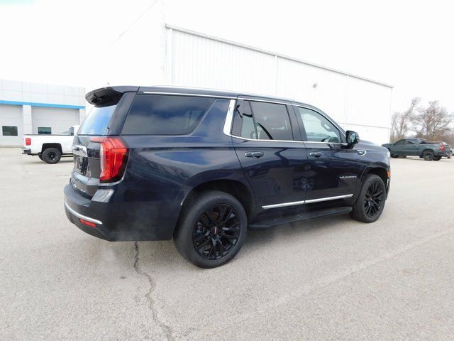 Used 2023 GMC Yukon SLT w/ SLT Luxury Package image 3