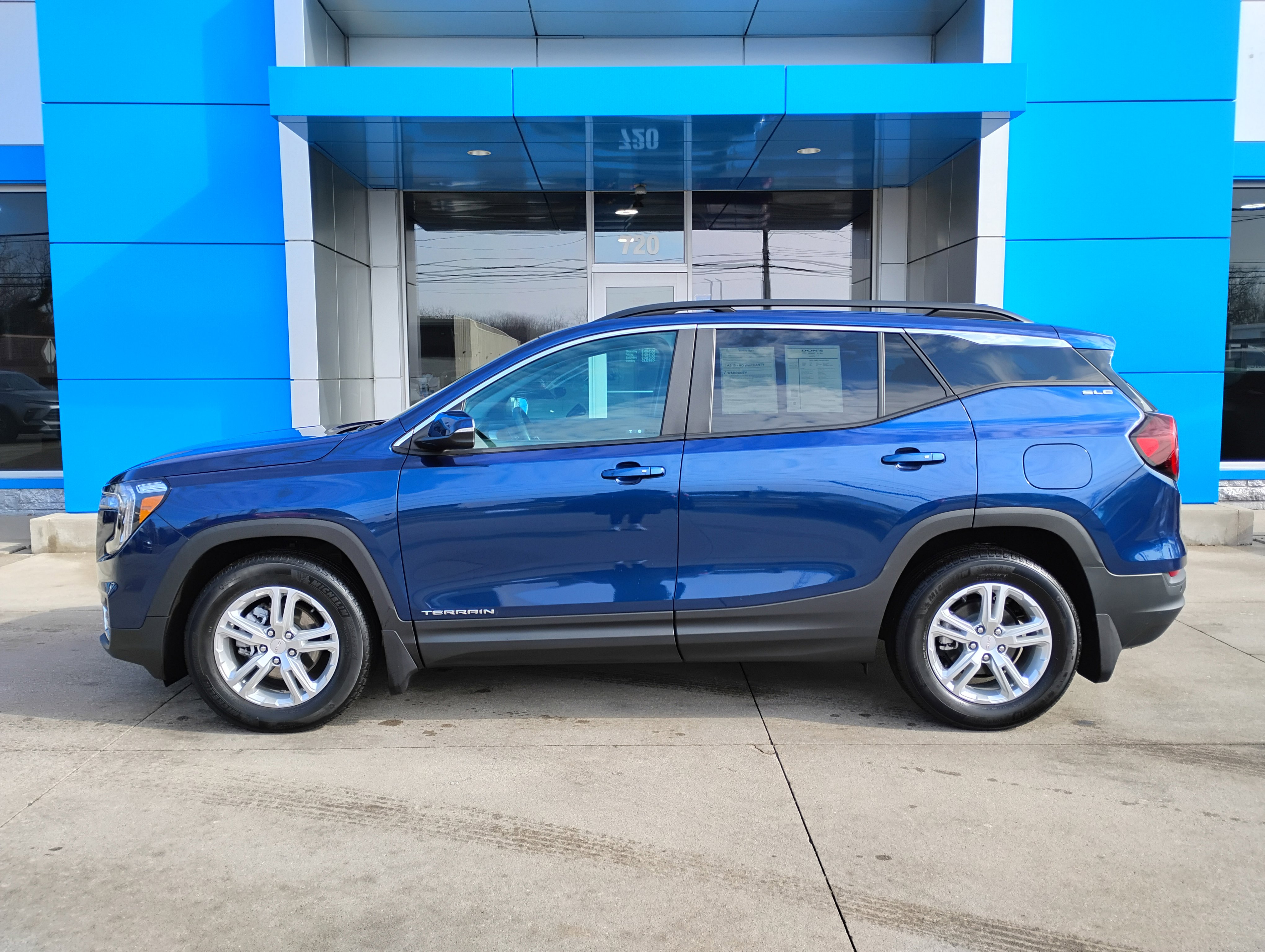 Used 2023 GMC Terrain SLE w/ Driver Convenience Package image 30