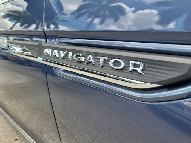 Certified 2023 Lincoln Navigator Reserve AWD/4WD image 11