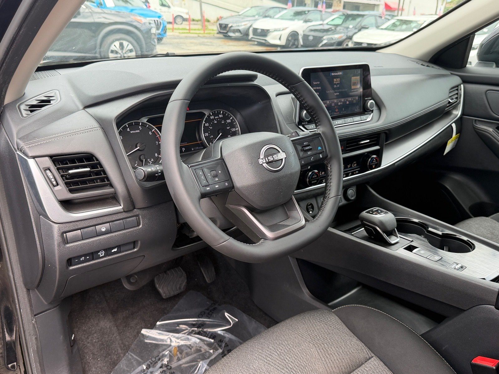 Certified 2025 Nissan Rogue SV FWD image 9