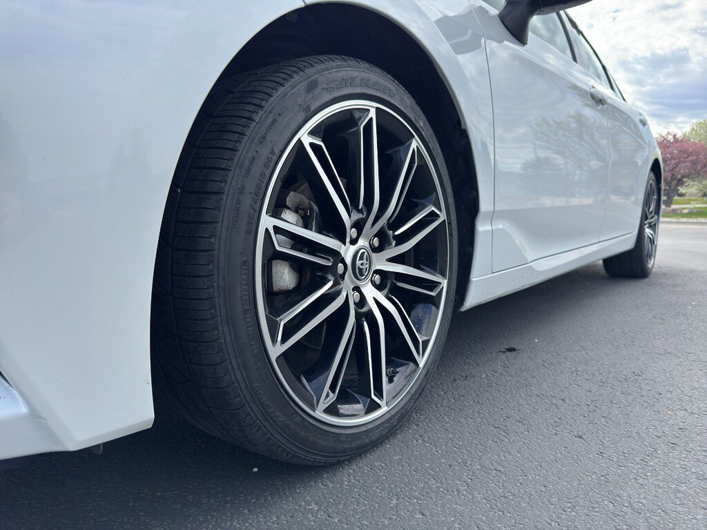 Used 2019 Toyota Avalon Touring w/ Advanced Safety Package FWD image 18