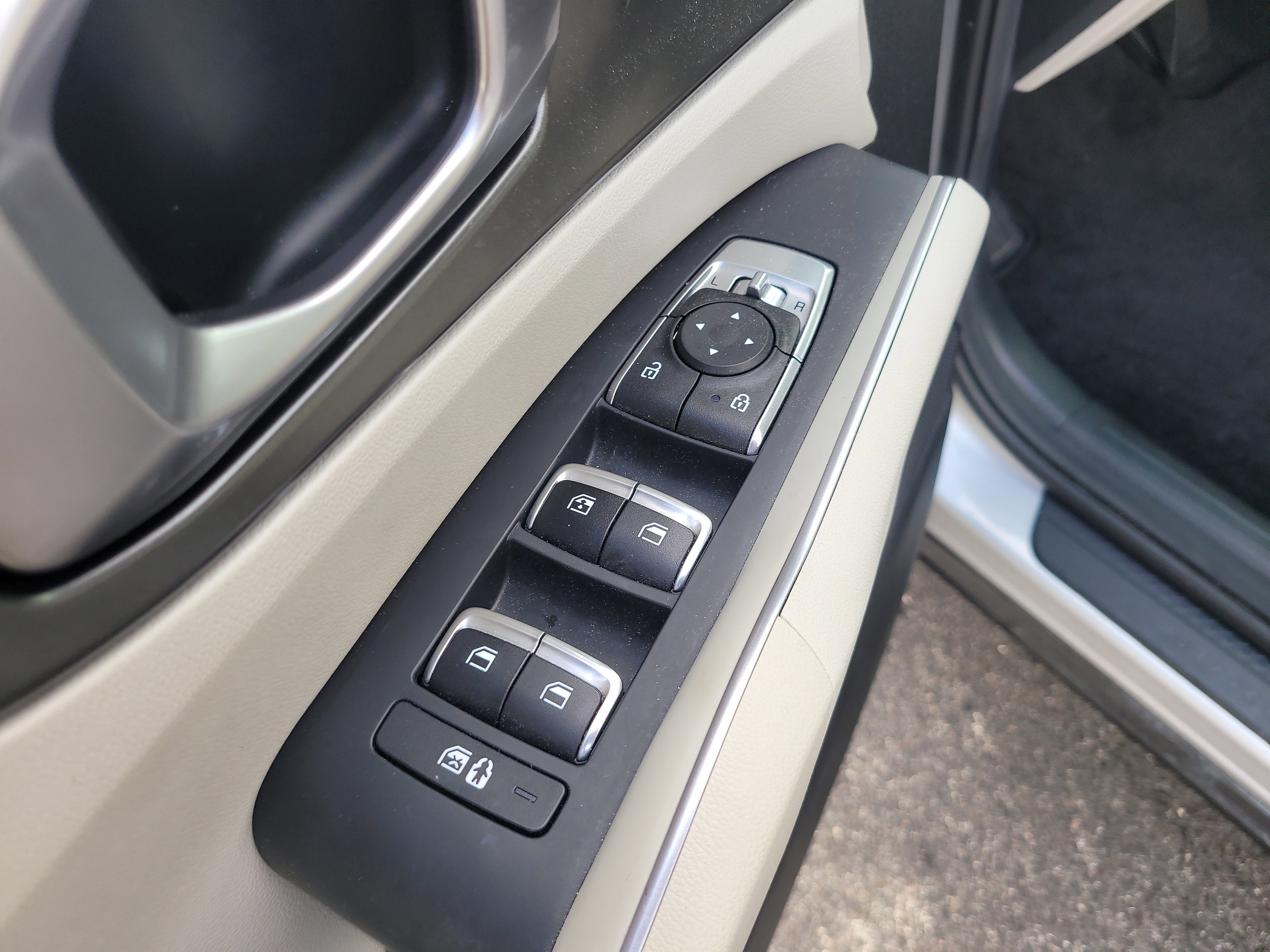 Used 2023 Kia Sorento EX image 17