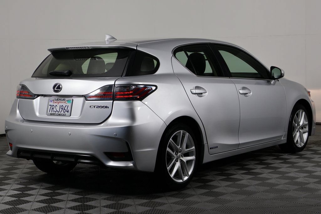 Used 2016 Lexus CT 200h w/ Navigation Package FWD image 4