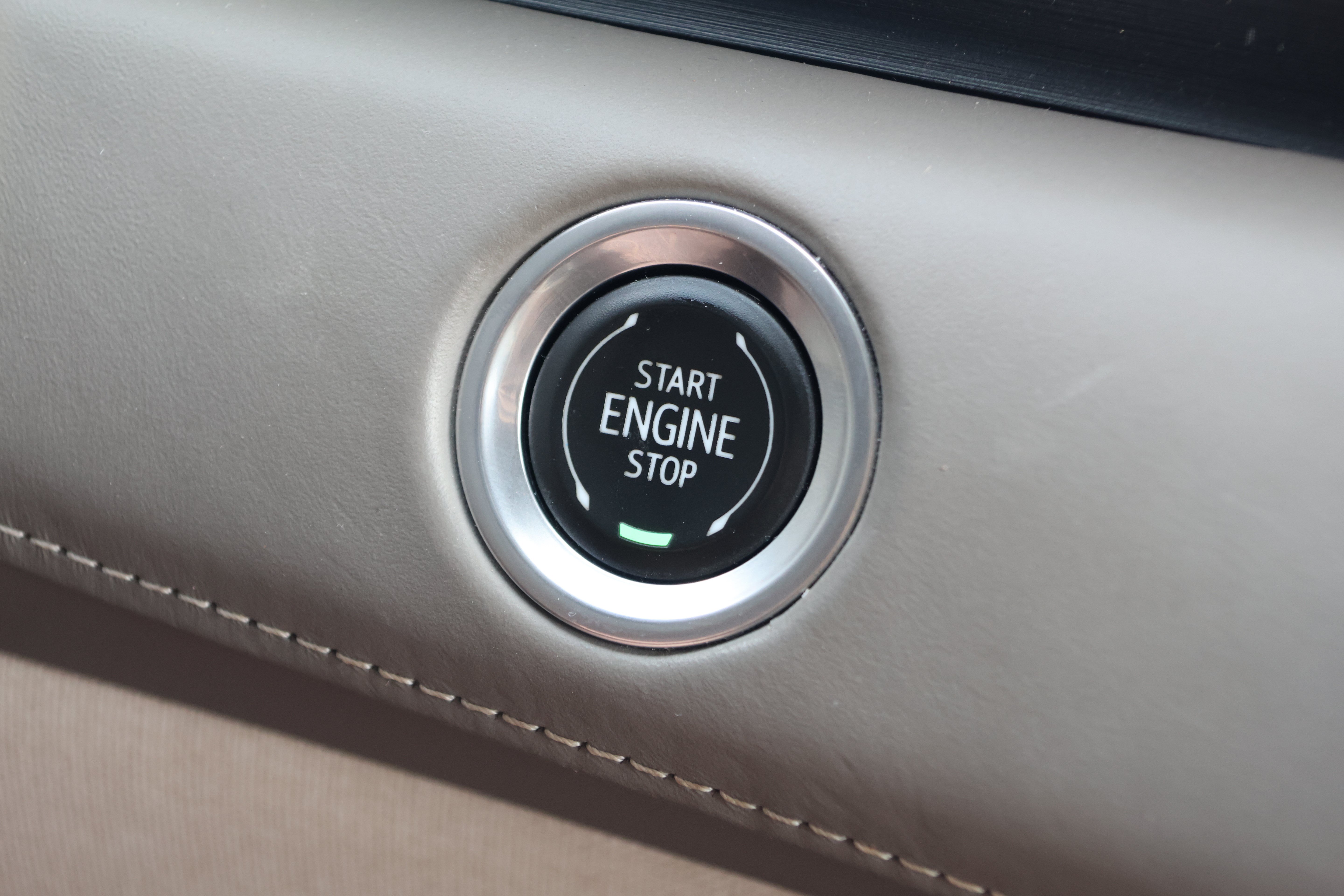 Used 2021 Cadillac Escalade Premium Luxury Platinum w/ Heavy-Duty Trailer Package AWD/4WD image 27