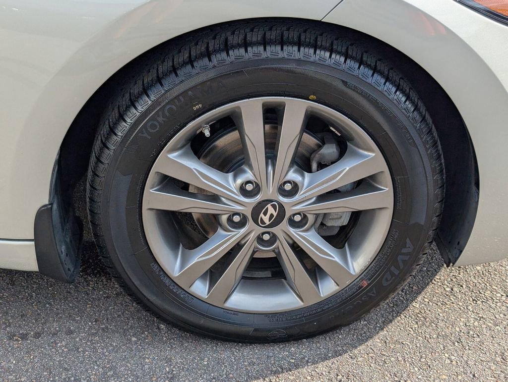 Used 2018 Hyundai Elantra SEL FWD image 19