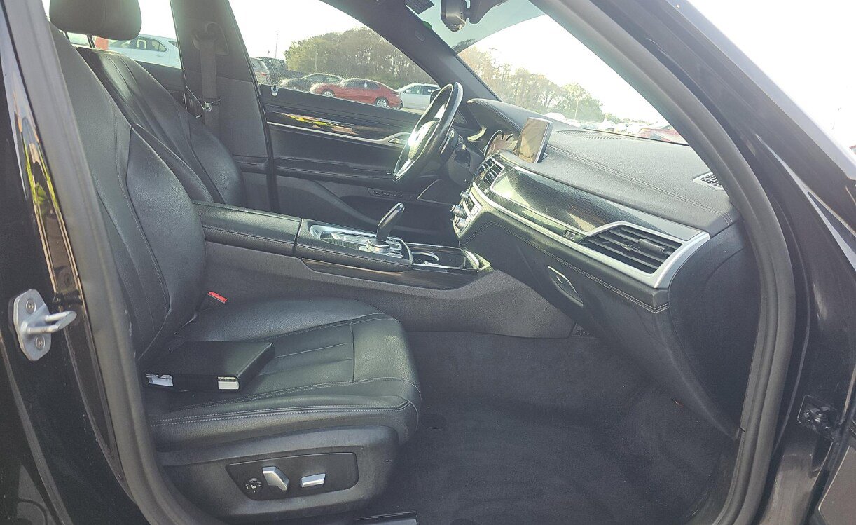 Used 2019 BMW 740i w/ M Sport Package image 7