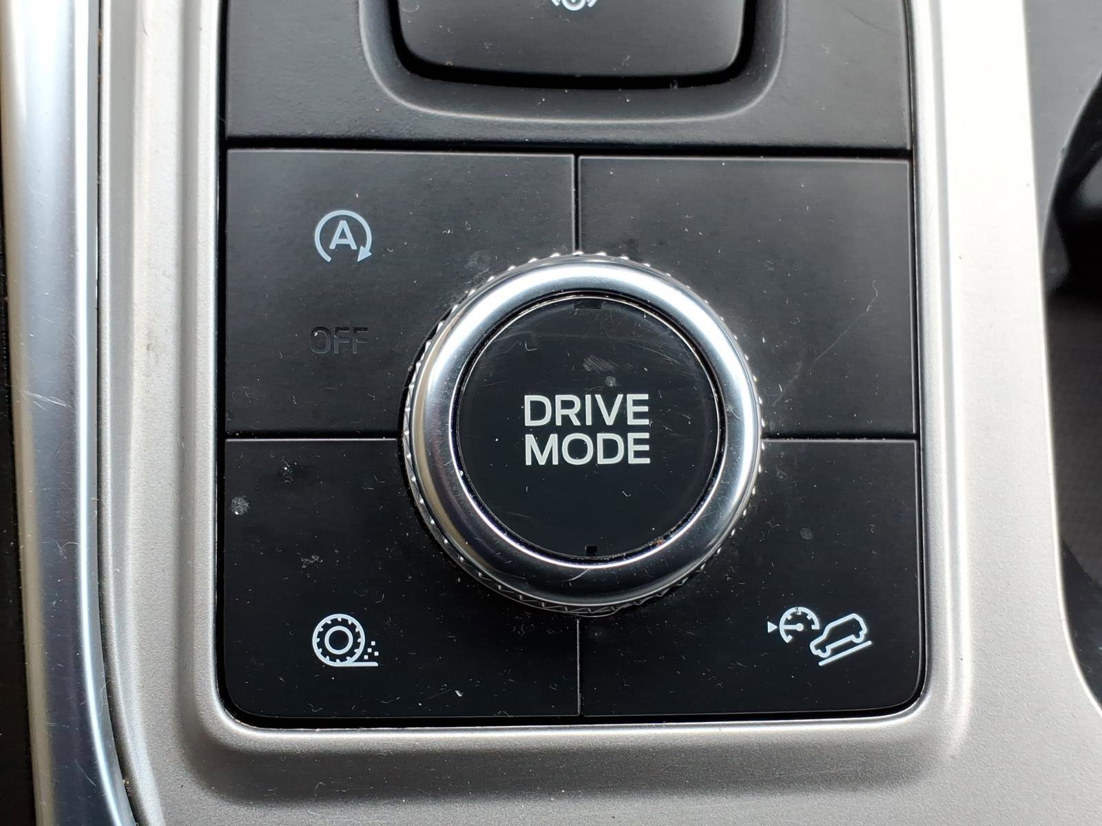 Used 2021 Ford Explorer XLT w/ Equipment Group 202A AWD/4WD image 21