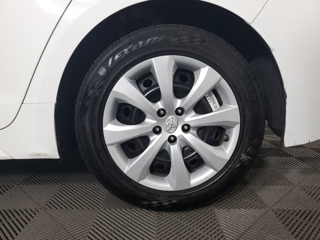 Used 2022 Toyota Corolla LE image 29