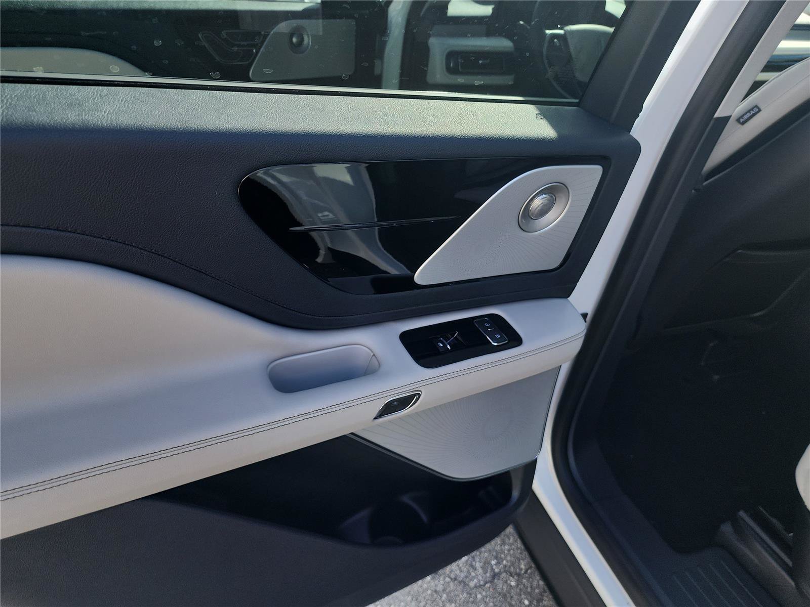 New 2027 Lincoln Aviator Reserve AWD/4WD image 17