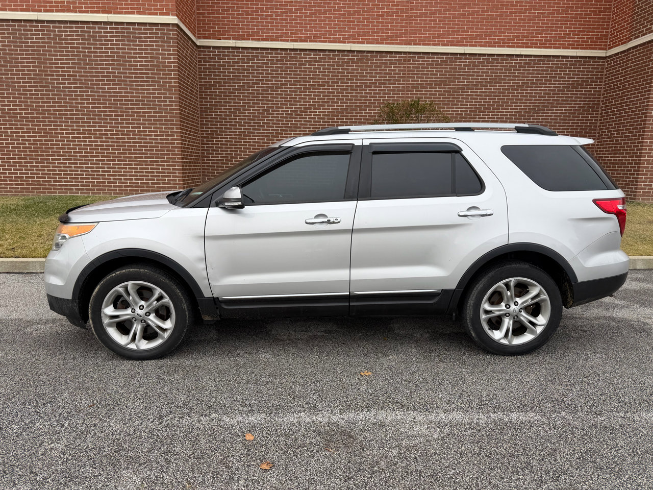 Used 2014 Ford Explorer Limited image 4