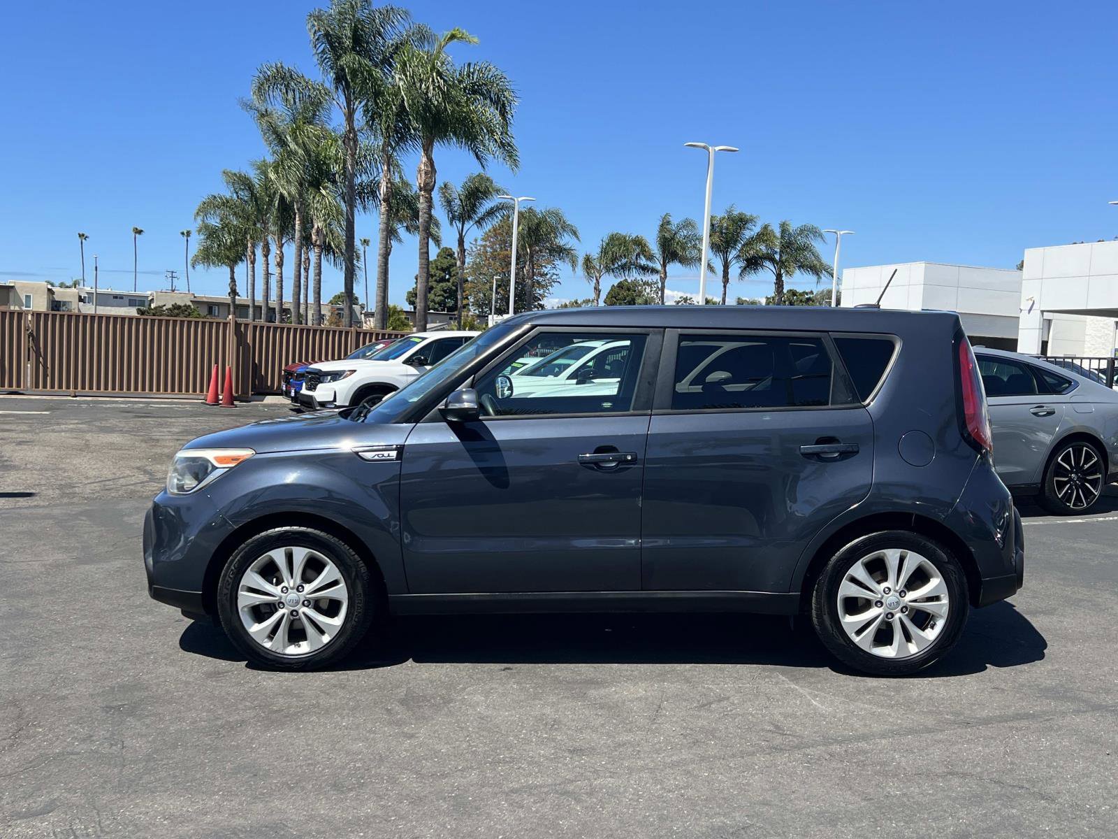 Used 2014 Kia Soul + image 2