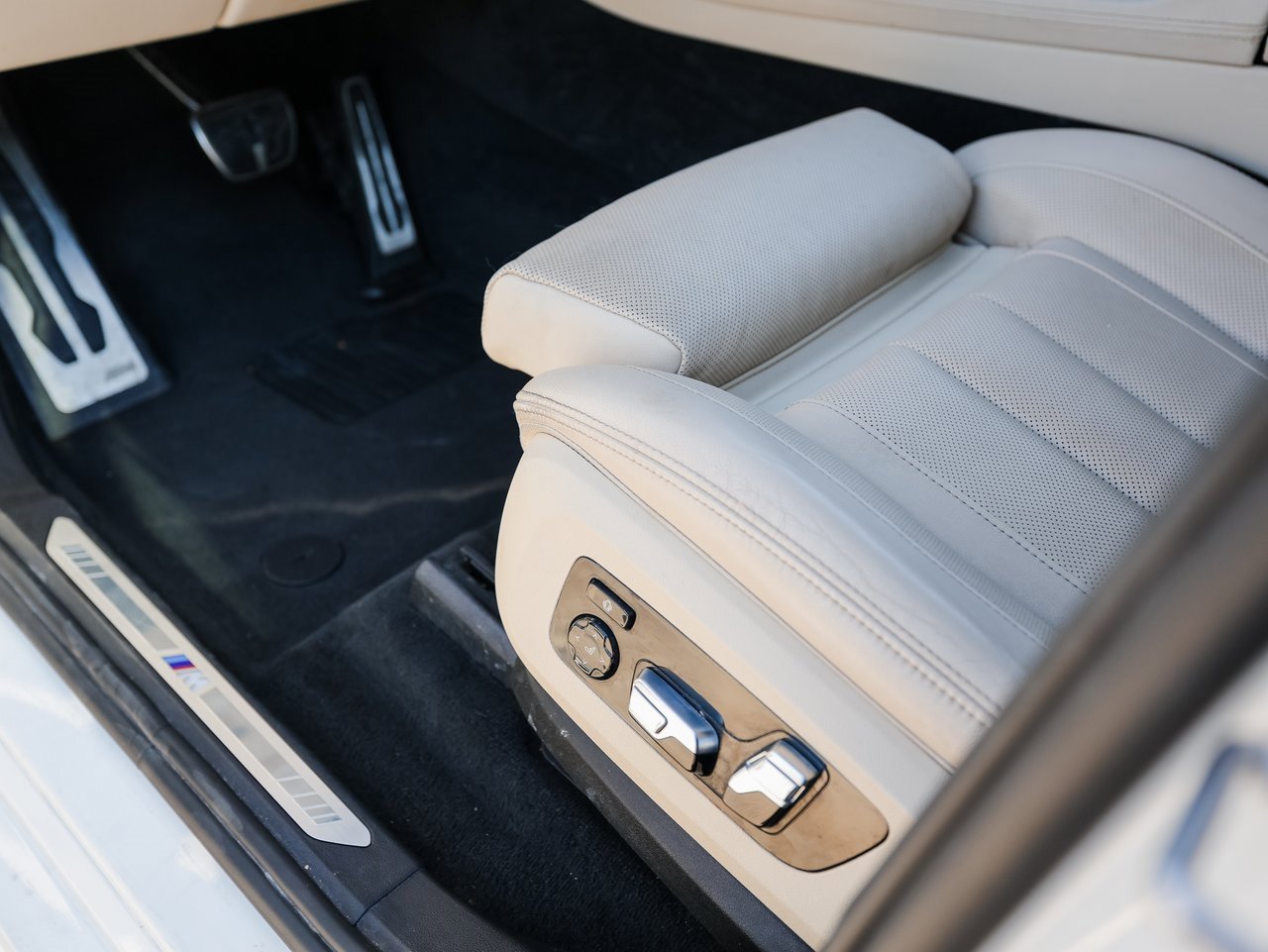 Used 2021 BMW X5 xDrive40i w/ M Sport Package image 14