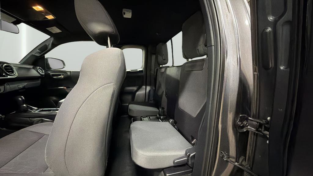 Used 2017 Toyota Tacoma TRD Sport w/ Tow Package (A/T) image 25