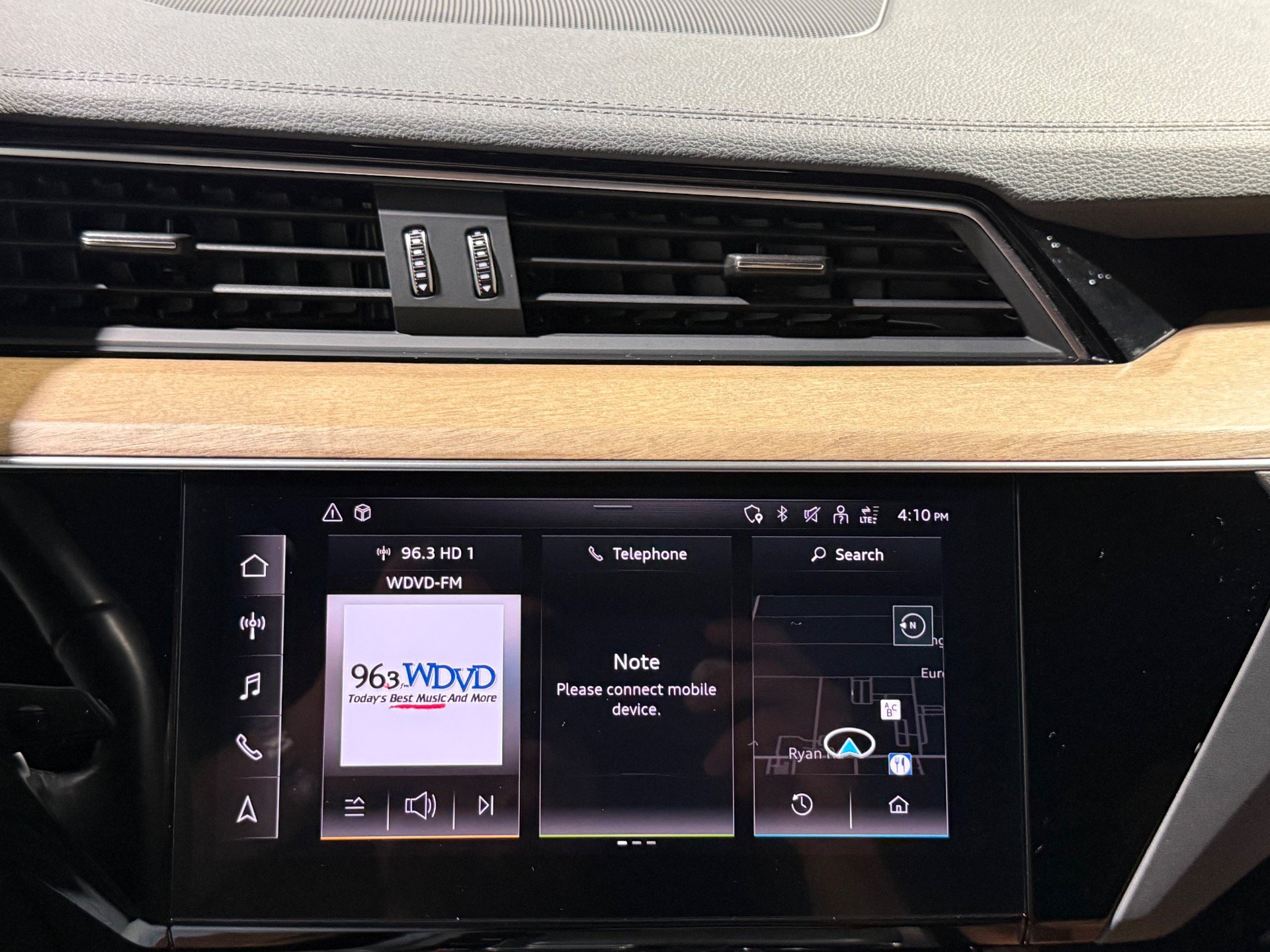 Used 2024 Audi Q8 e-tron Premium Plus w/ Premium Plus Package AWD/4WD image 27