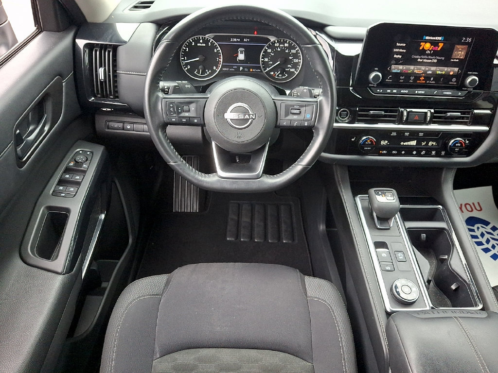 Used 2024 Nissan Pathfinder SV AWD/4WD image 2