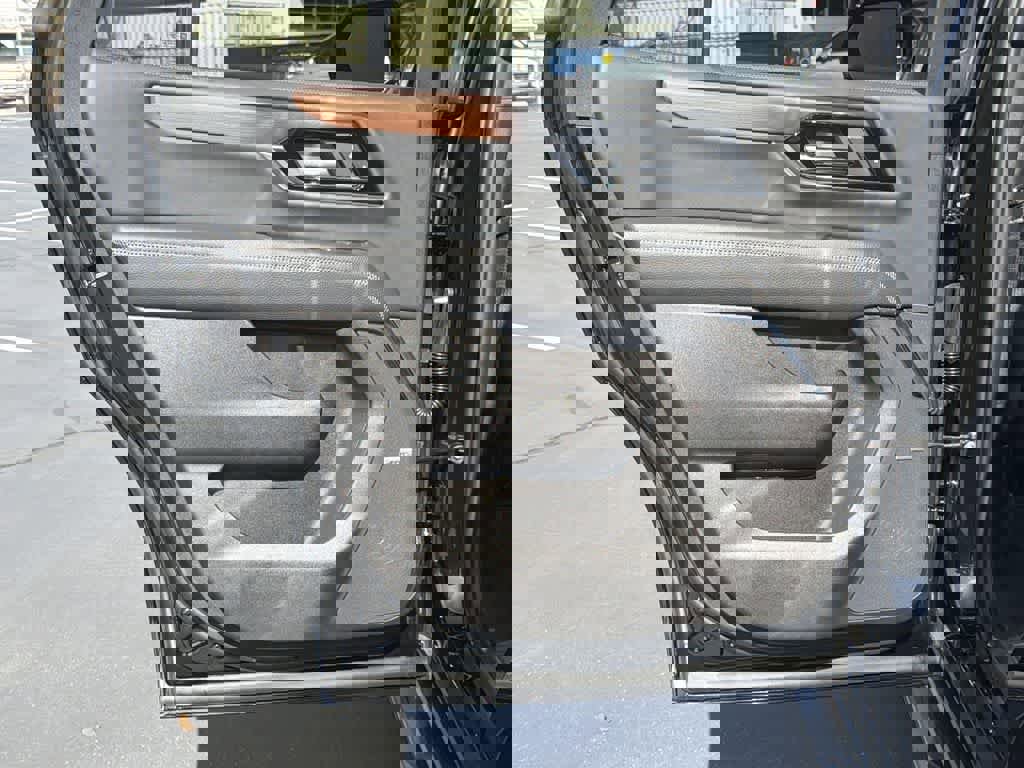 Used 2025 GMC Yukon Denali image 26