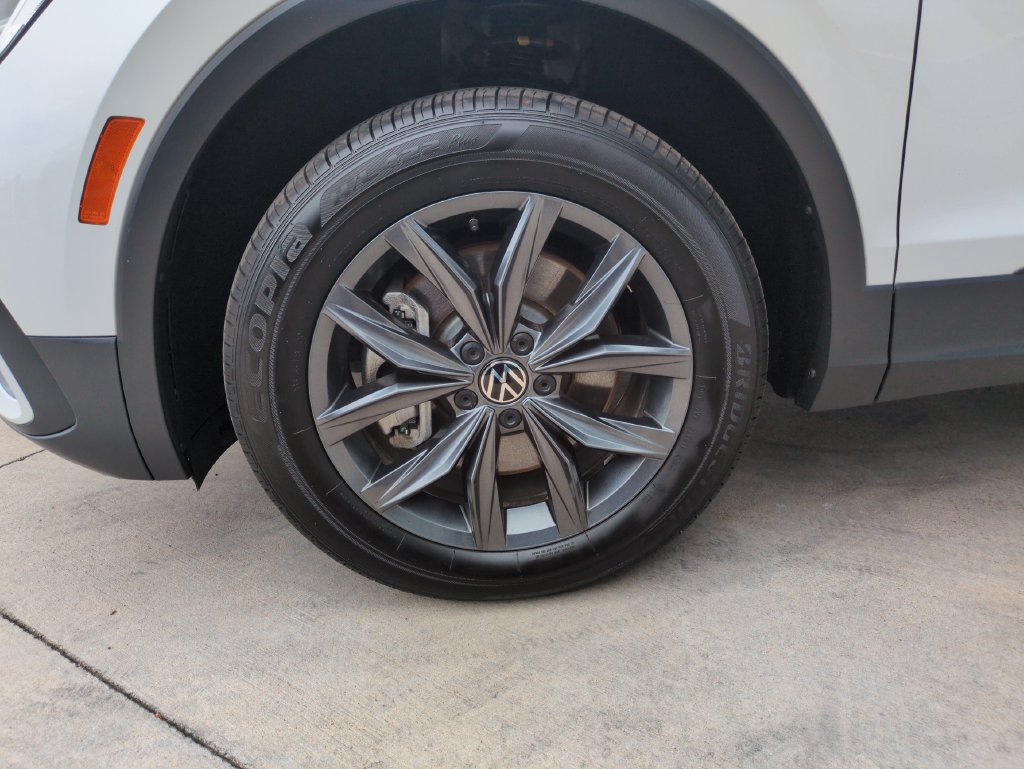Used 2023 Volkswagen Tiguan SE FWD image 26