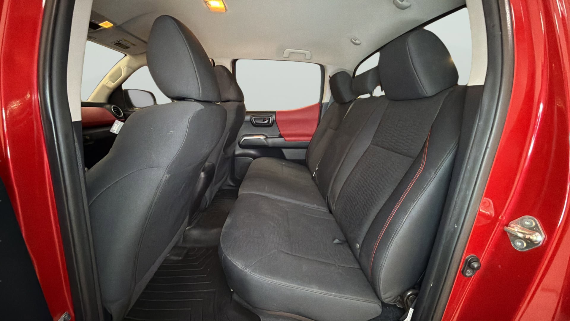 Used 2016 Toyota Tacoma SR5 w/ SR5 Appearance Package (SN) AWD/4WD image 33