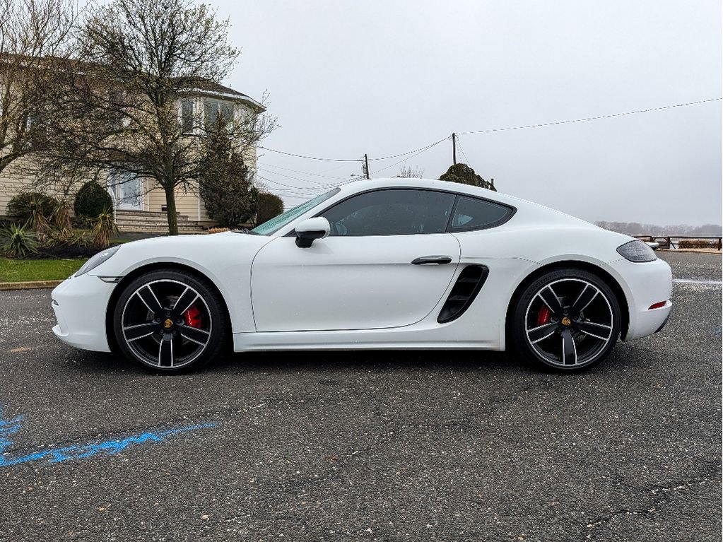 Used 2018 Porsche 718 Cayman S w/ Sport Chrono Package image 9