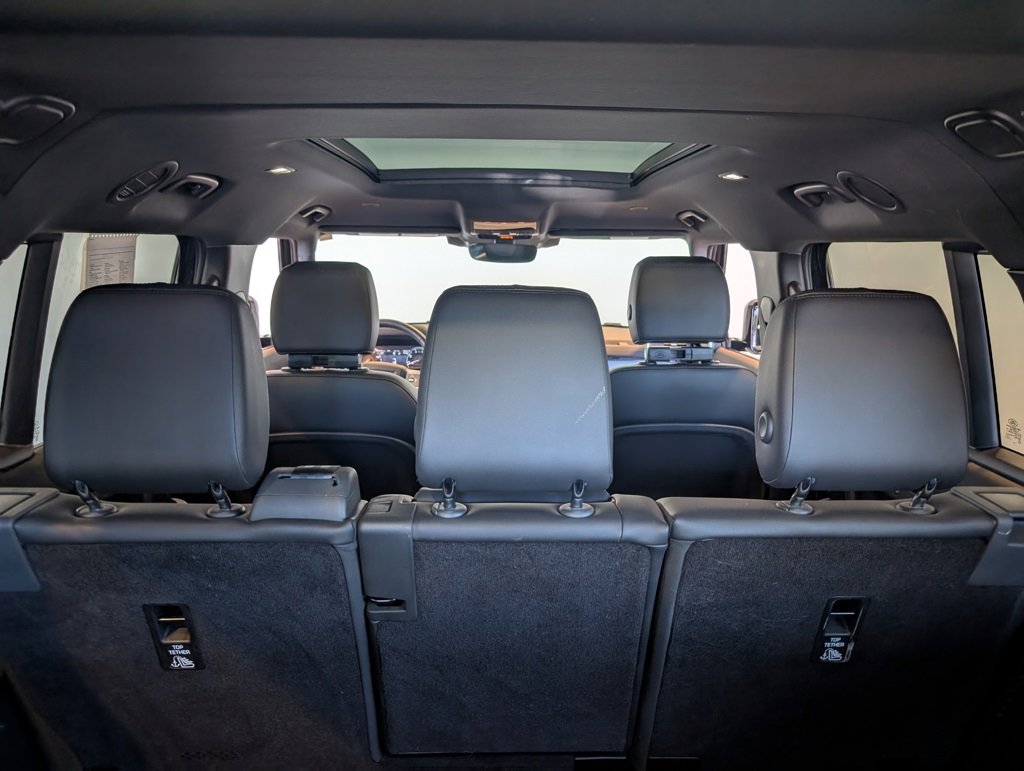 Used 2023 Land Rover Defender 130 SE image 31