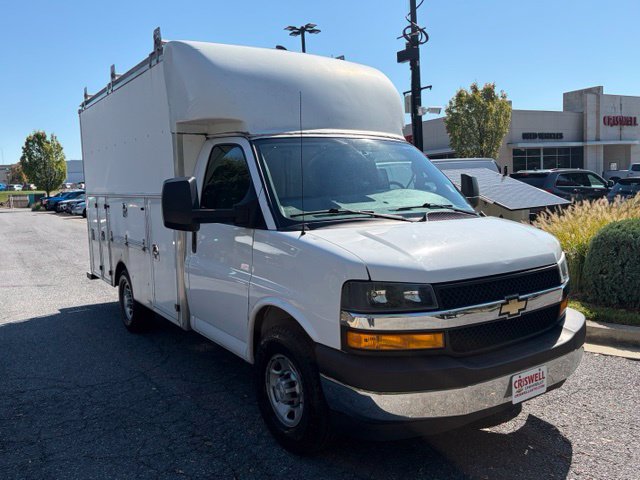 Used 2022 Chevrolet Express 3500 w/ Power Convenience Package RWD image 2