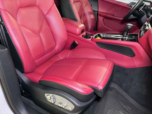 Certified 2023 Porsche Macan Turbo image 24