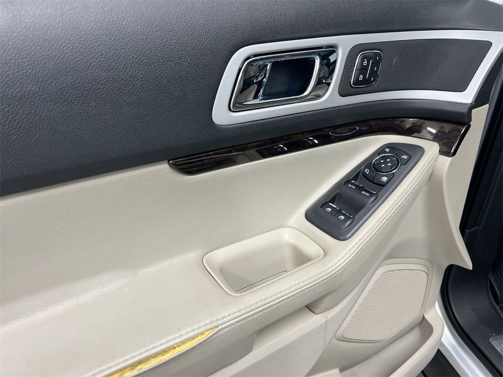 Used 2013 Ford Explorer Limited image 21